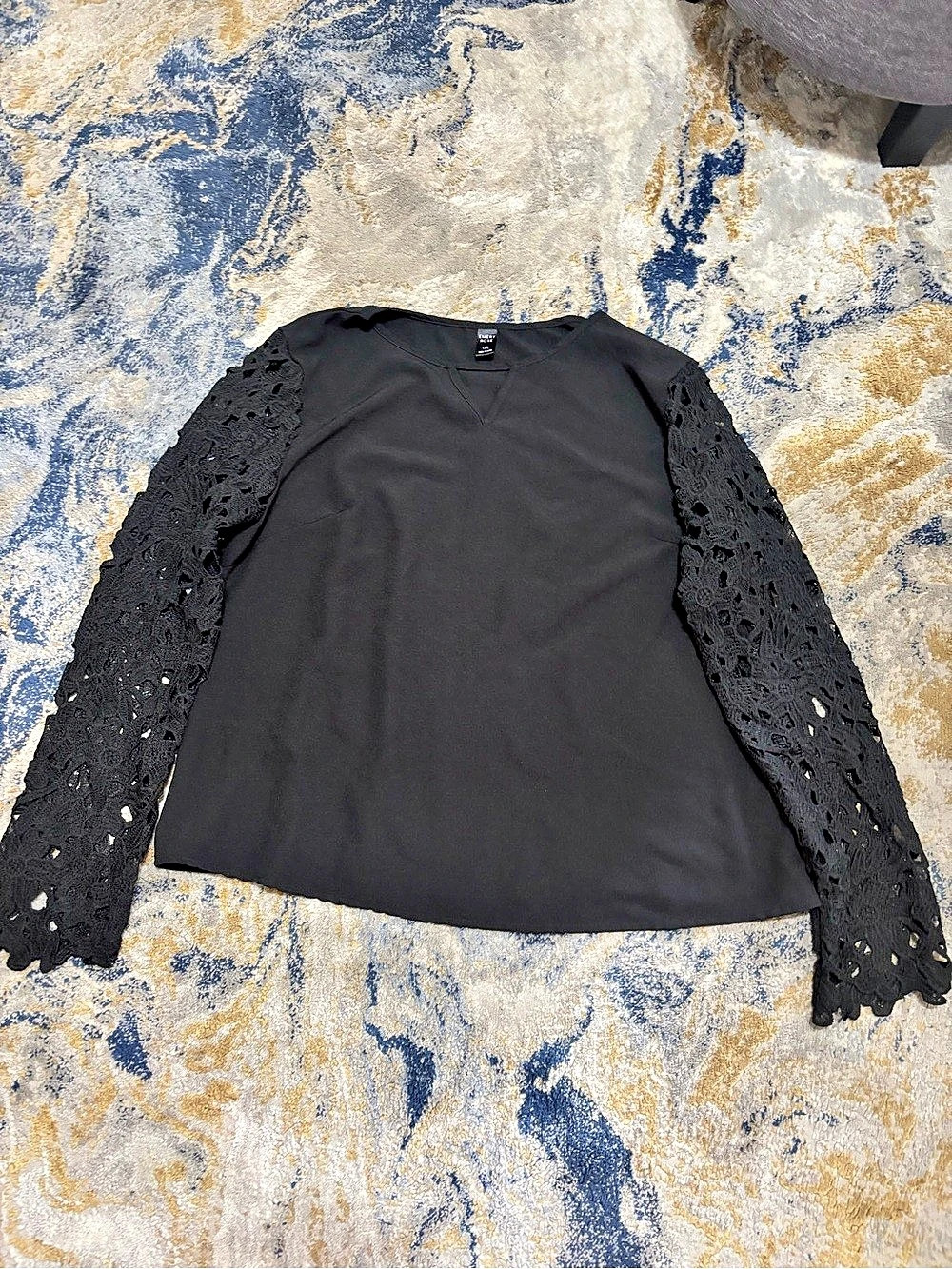 Emery Rose Black Lace Sleeve Top Size 1XL Like New